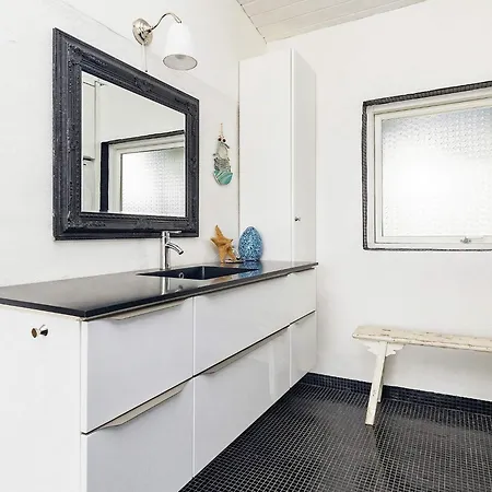 Seaside Bliss In Tranekaer - By Traum Feriehus *